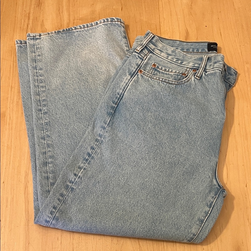 Abercrombie & Fitch Light Blue Baggy Jeans 33x30